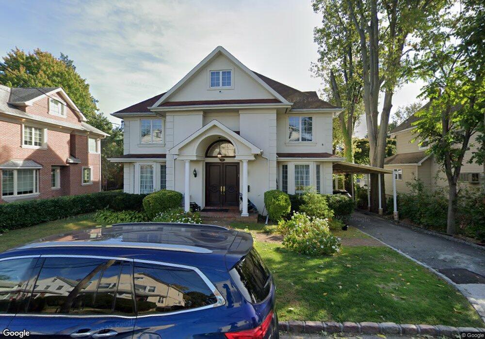 12 Franklin Rd, Great Neck, NY 11024 - photo 1