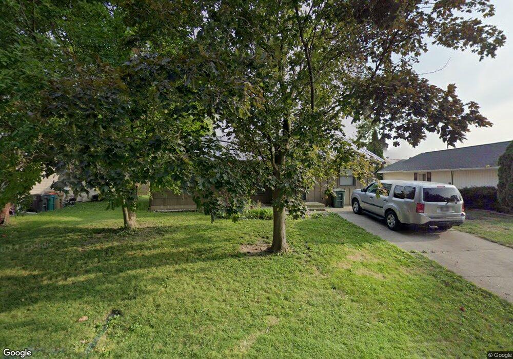 813 Beecher Dr, Tuscola, IL 61953 - photo 1