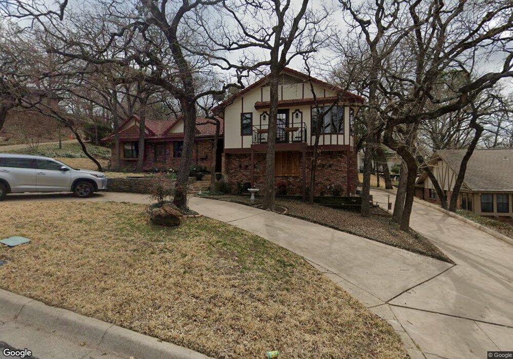 2902 Lucern Ct, Arlington, TX 76012 - photo 1