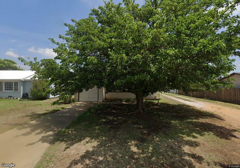 1004 Wayland St, Plainview, TX 79072 - photo 1