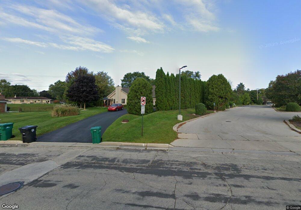 W147N7867 Northpoint Dr, Menomonee Falls, WI 53051 - photo 1