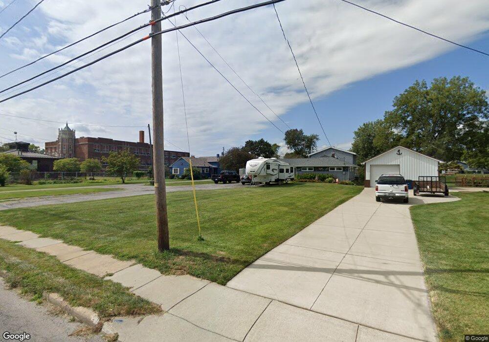 5611 Edgewater Dr, Toledo, OH 43611 - photo 1