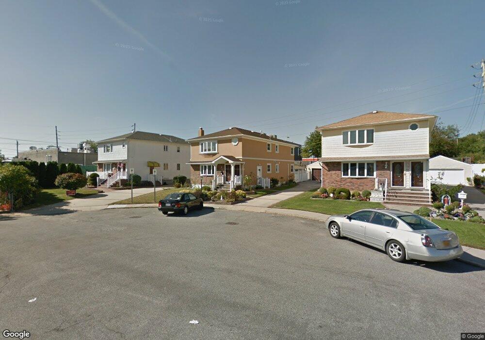 31 Farnum Blvd, Franklin Square, NY 11010 - photo 1