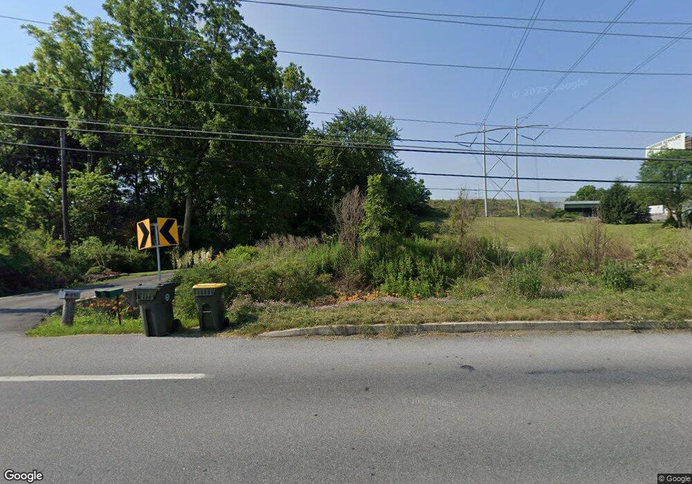 4752 Schantz Rd, Allentown, PA 18104 - photo 1