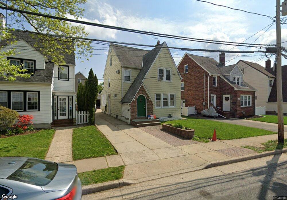 275 Houston Ave, Mineola, NY 11501 - photo 1