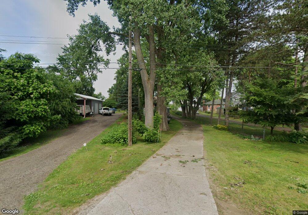 3310 S Kearsley Blvd unit Bldg-Unit, Flint, MI 48506 - photo 1