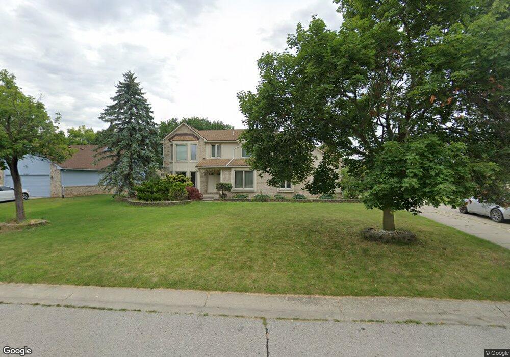 5079 W Pond Cir unit Bldg-Unit, West Bloomfield, MI 48323 - photo 1