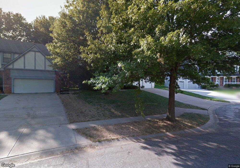 8350 Oakview Cir, Lenexa, KS 66215 - photo 1