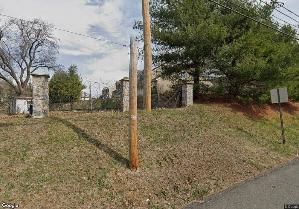 320 Emerald Ln, Reading, PA 19610 - photo 1