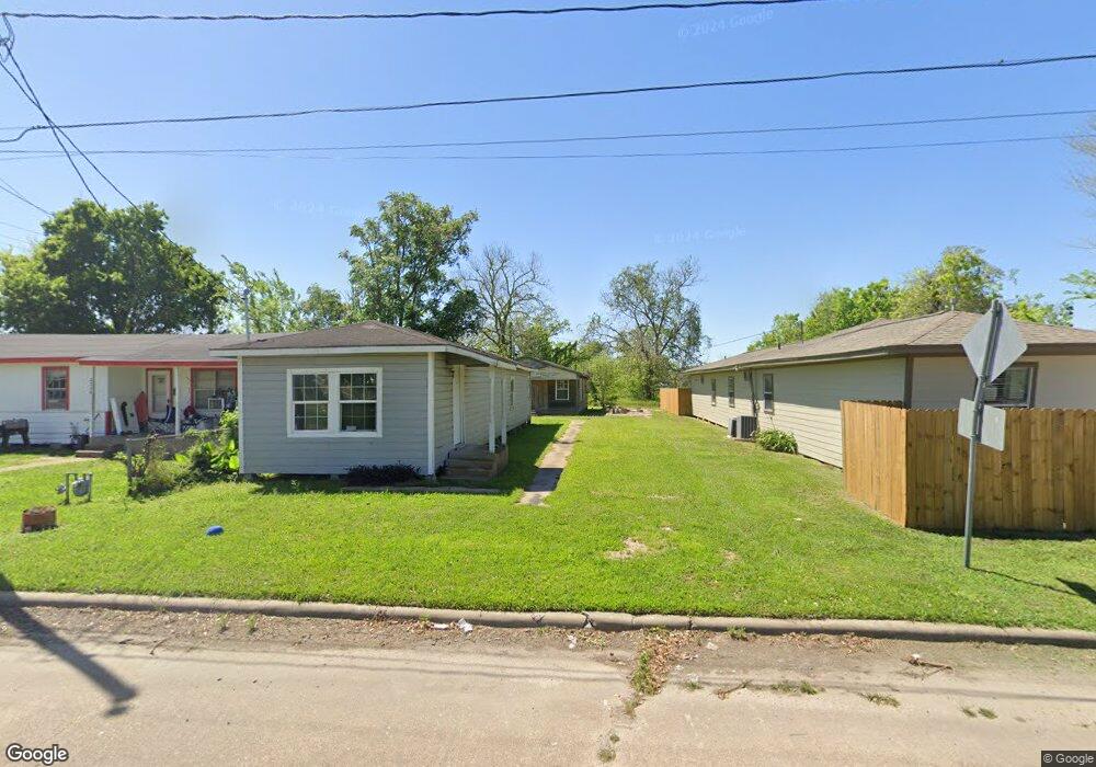 2512 Avenue C, Bay City, TX 77414 - photo 1