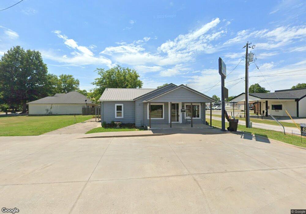 214 S Locust St, Skiatook, OK 74070 - photo 1