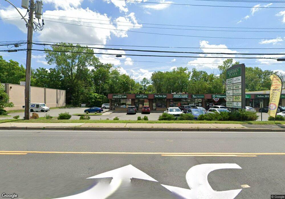 32 N Middletown Rd, Nanuet, NY 10954 - photo 1