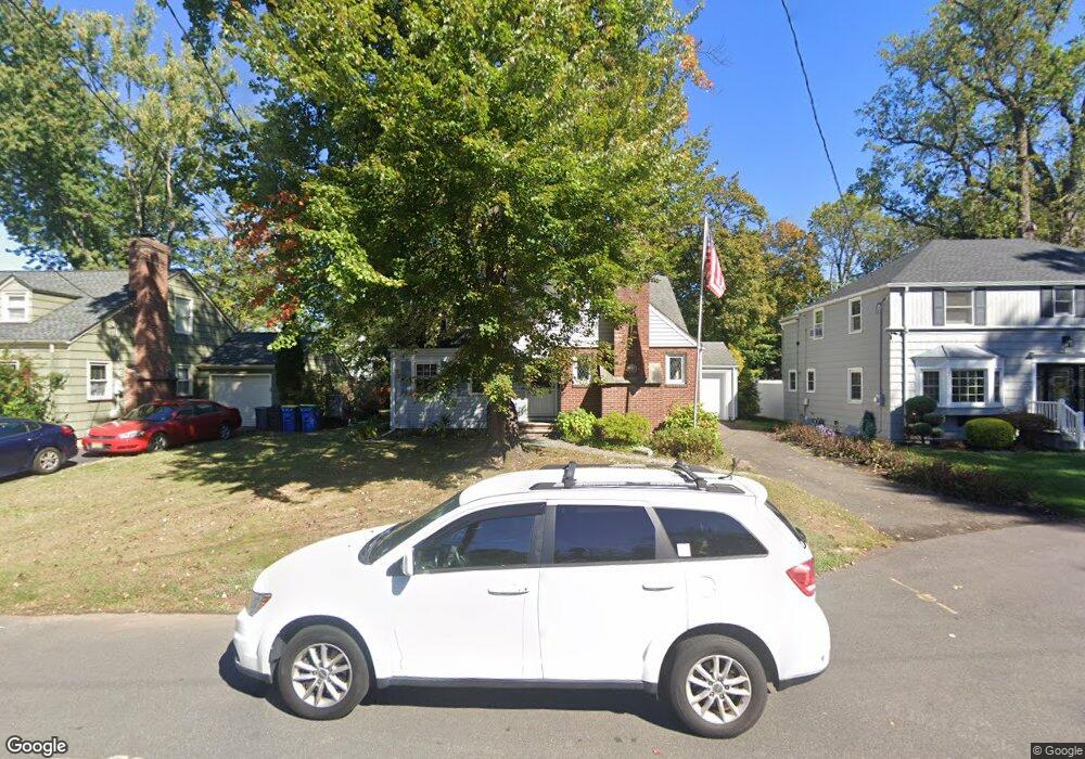 5 Edgewood Ct, North Plainfield, NJ 07060 - photo 1