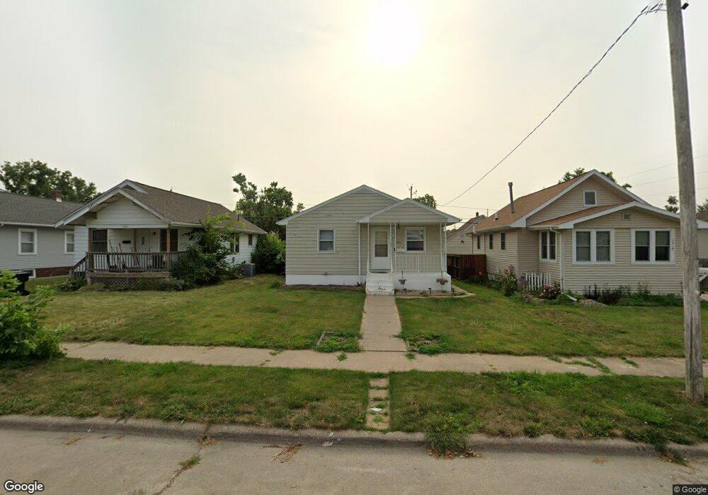 1323 8th St NW, Cedar Rapids, IA 52405 - photo 1
