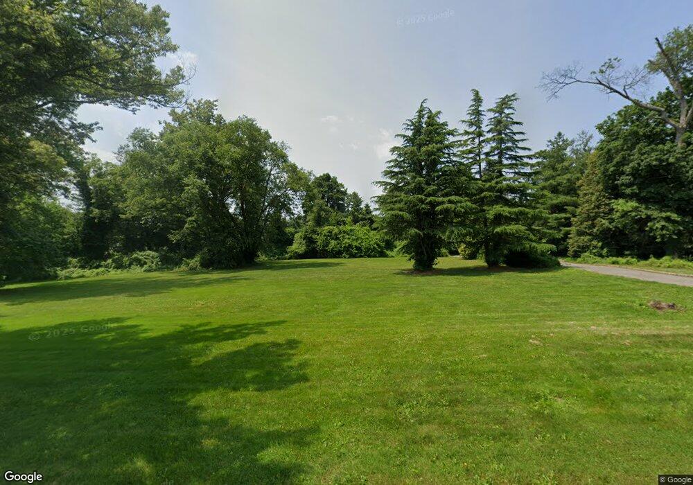 1 Beech Ln, Great Neck, NY 11024 - photo 1