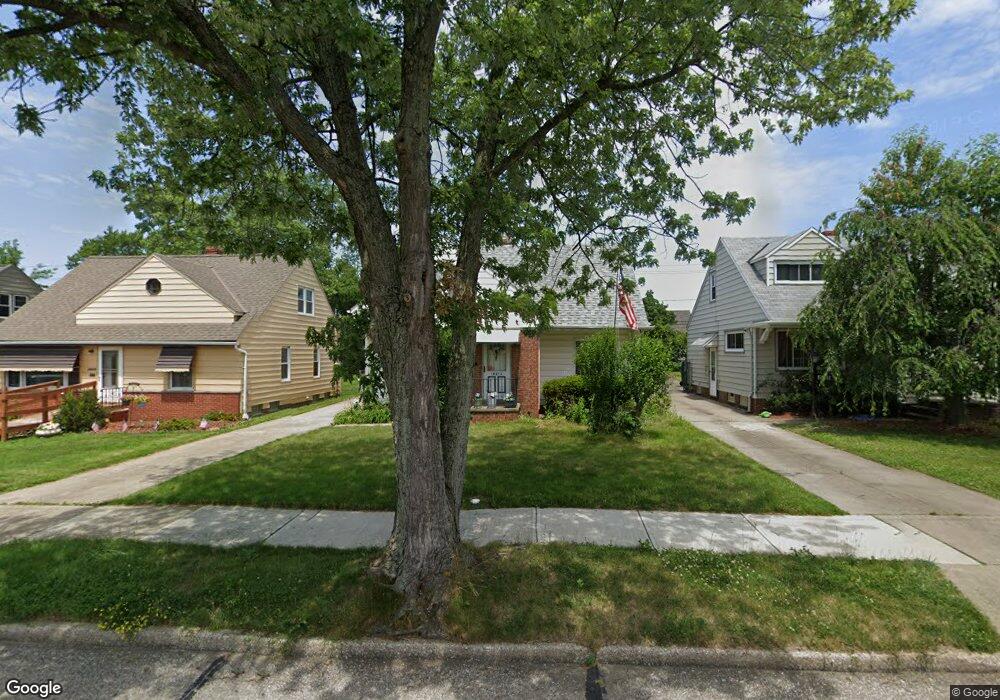 19213 Longview Ave, Maple Heights, OH 44137 - photo 1