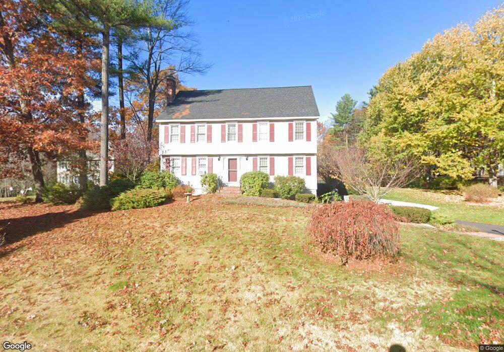 10 Cherokee Ct, Londonderry, NH 03053 - photo 1