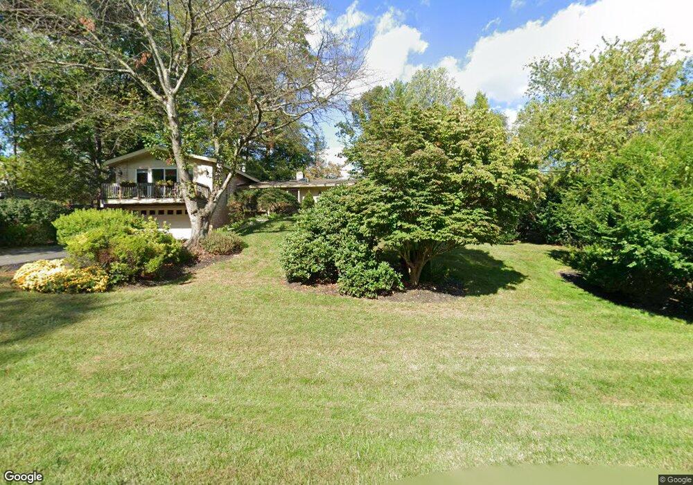 7607 Shadywood Rd, Bethesda, MD 20817 - photo 1