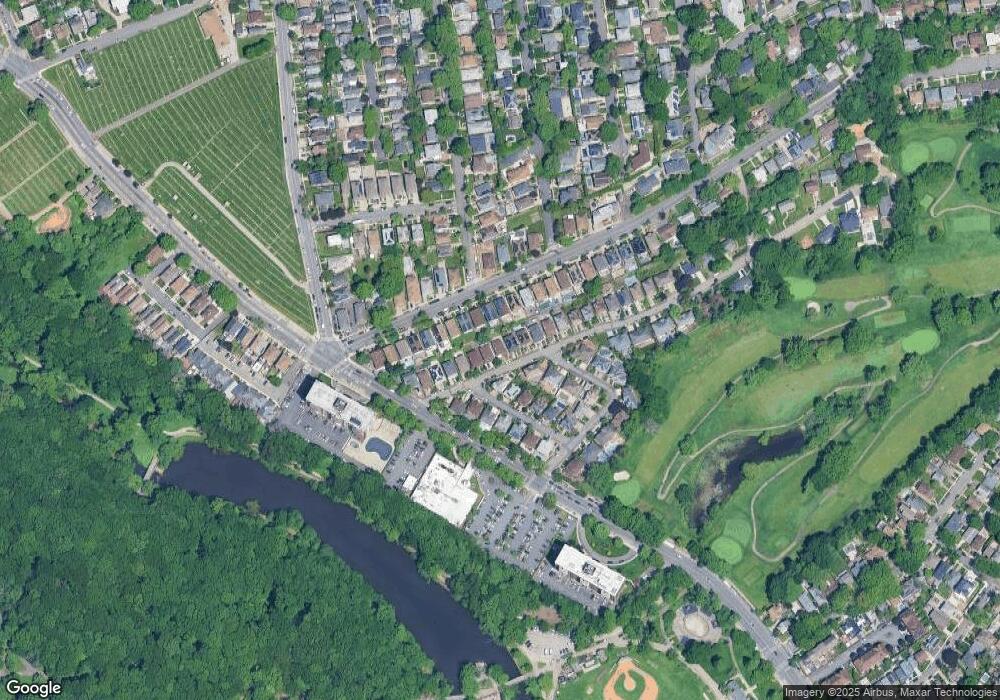 36 Greenway Dr, Staten Island, NY 10301 - photo 1