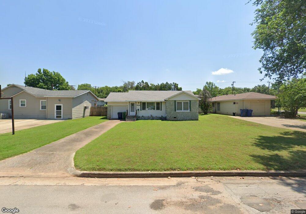 1506 N Grand Blvd, Duncan, OK 73533 - photo 1