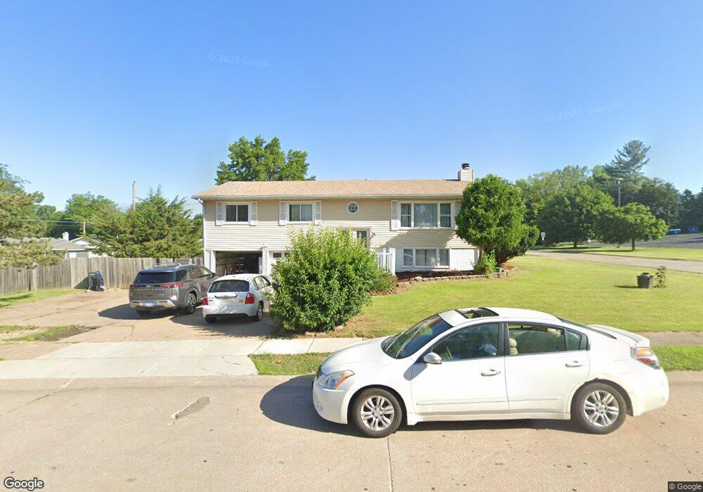 2406 W 41st St, Davenport, IA 52806 - photo 1