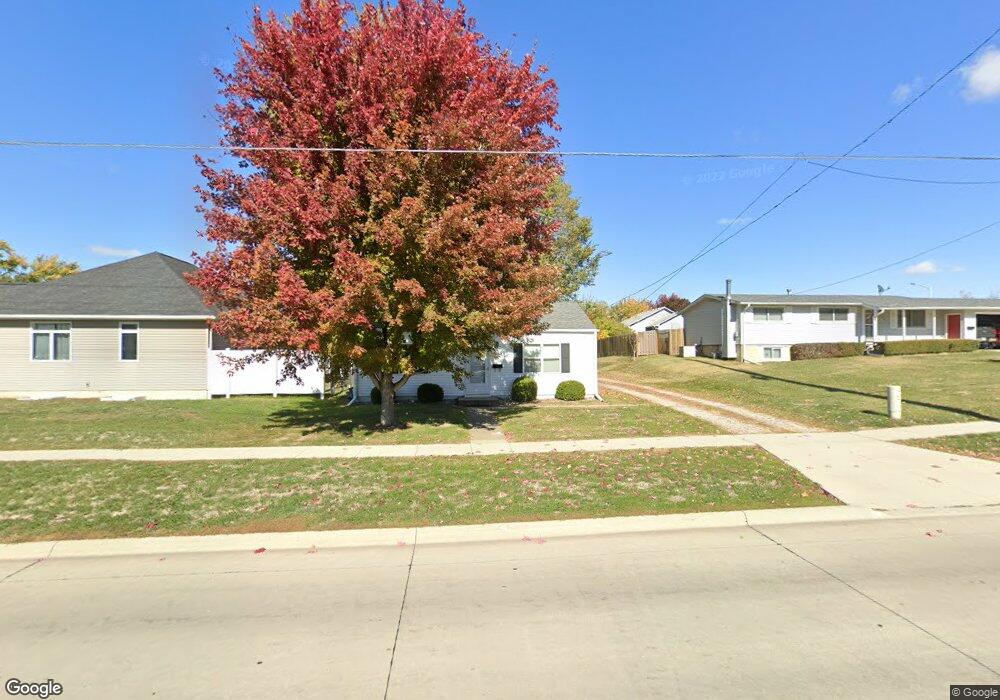 1320 N 4th Ave W, Newton, IA 50208 - photo 1