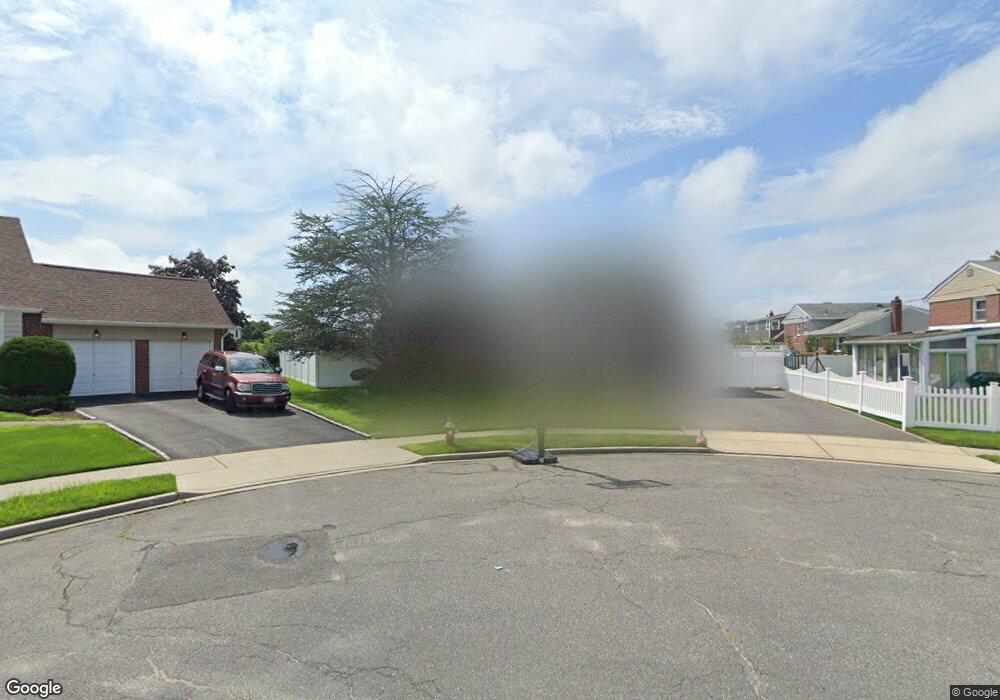 10 Sharon Ct, Plainview, NY 11803 - photo 1