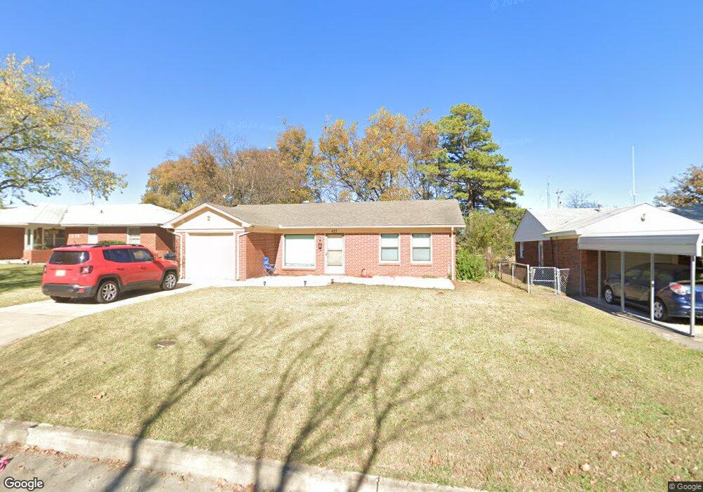 427 Locust St, Ardmore, OK 73401 - photo 1