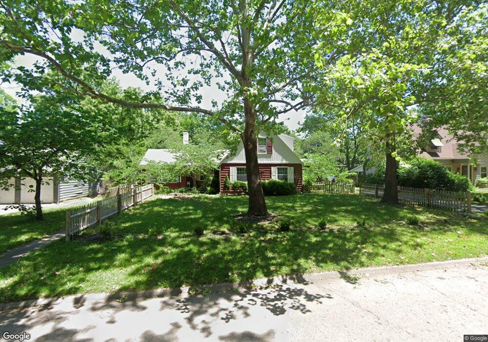 2028 SW Pembroke Ln, Topeka, KS 66604 - photo 1