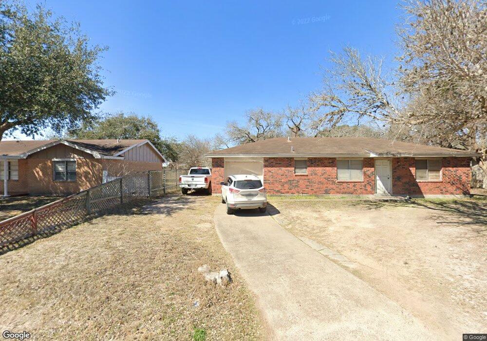 902 W Walton St, Beeville, TX 78102 - photo 1