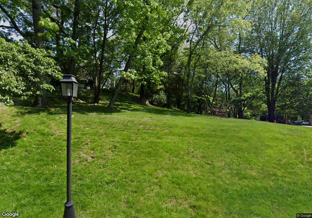 26 E Lyon Farm Dr, Greenwich, CT 06831 - photo 1