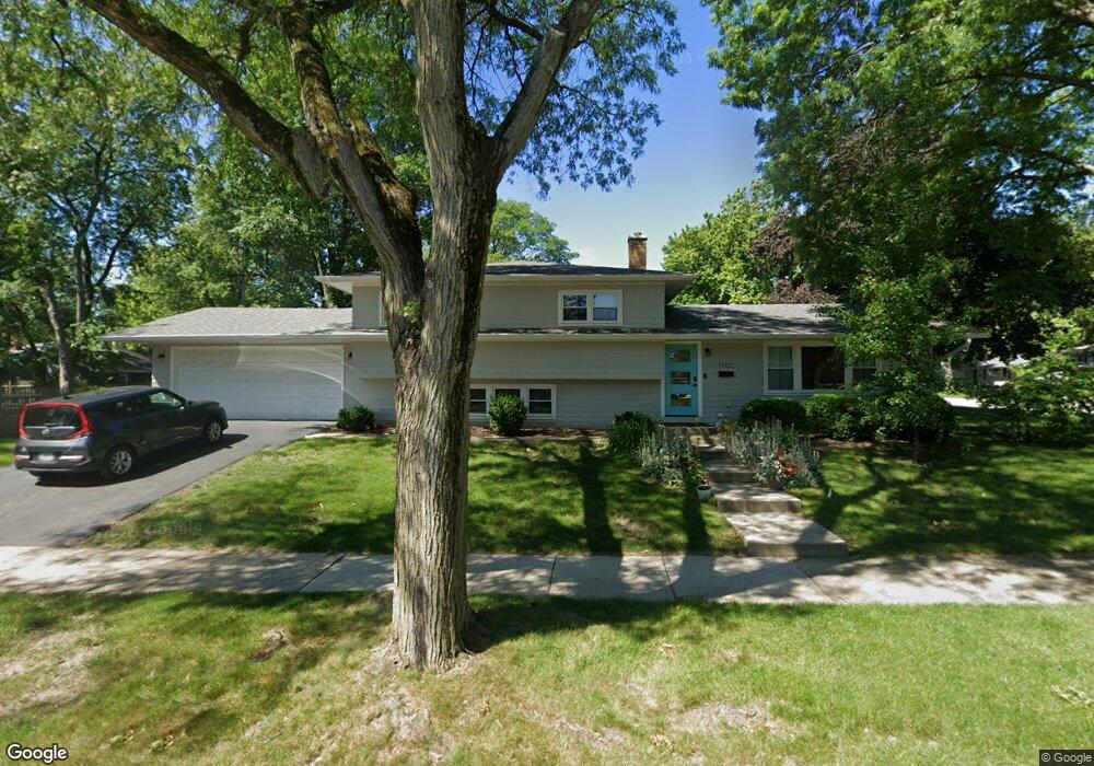 1105 Laurel Ln, Naperville, IL 60540 - photo 1