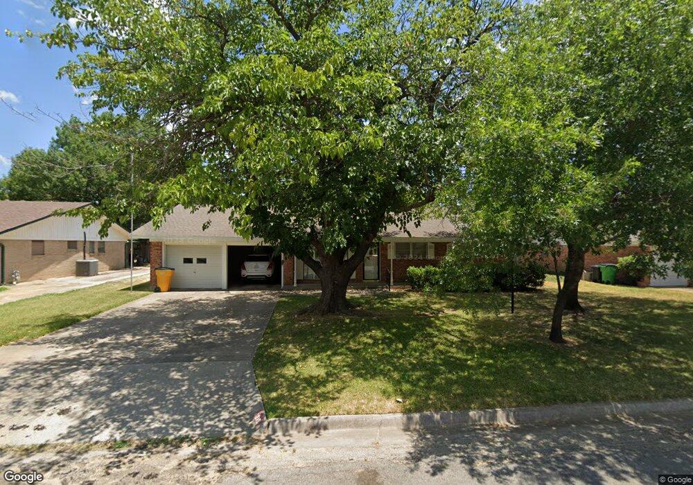 1212 Hillside Dr, Gainesville, TX 76240 - photo 1