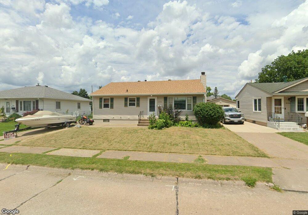 3304 W 17th St, Davenport, IA 52804 - photo 1