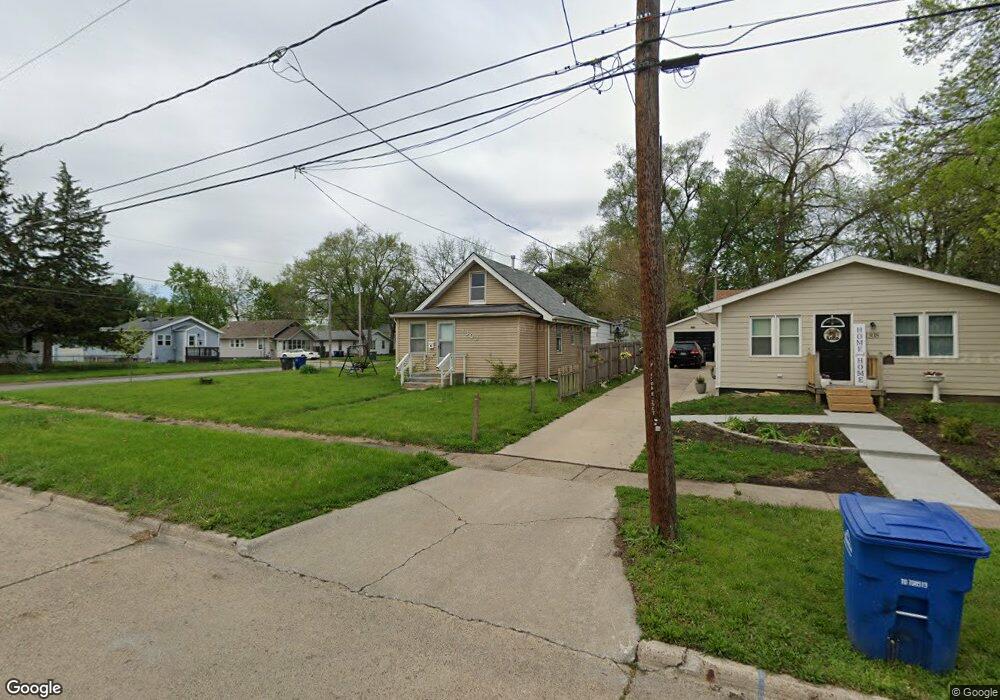 1302 E 25th Ct, Des Moines, IA 50317 - photo 1