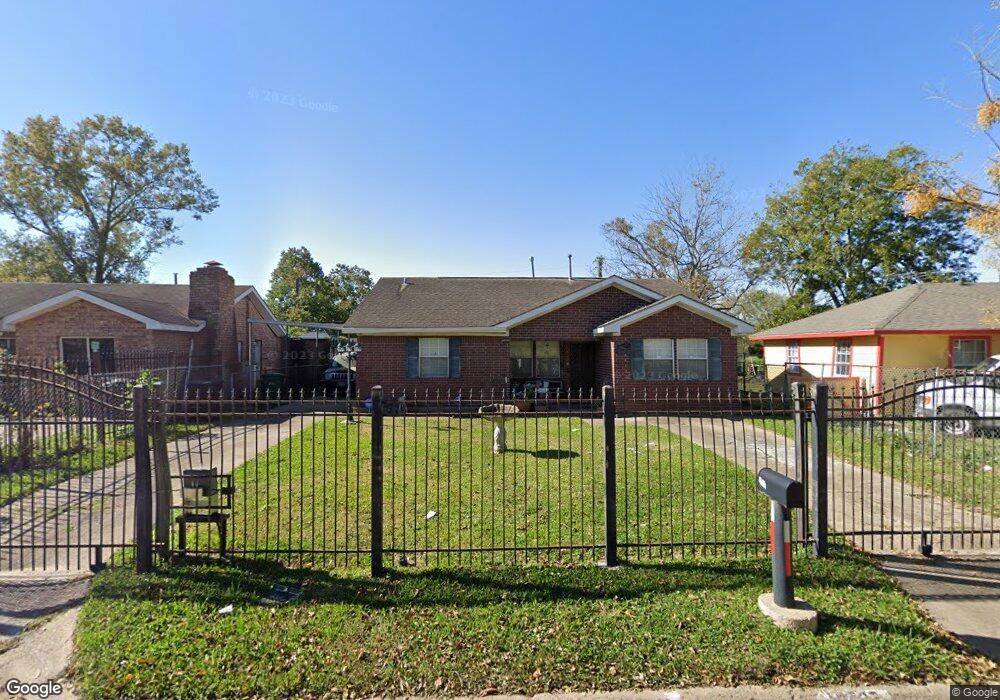 10727 Royal Pine Dr, Houston, TX 77093 - photo 1