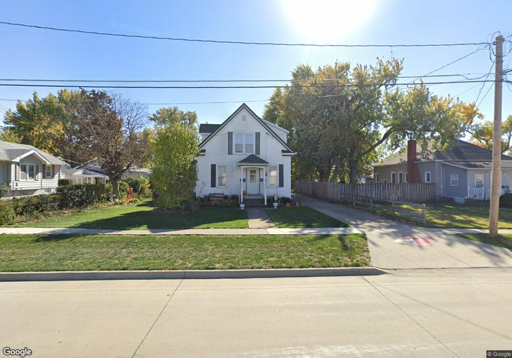 825 N 4th Ave W, Newton, IA 50208 - photo 1