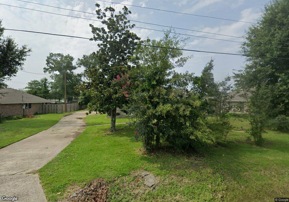 2105 Pin Oak Ln, Lake Charles, LA 70605 - photo 1