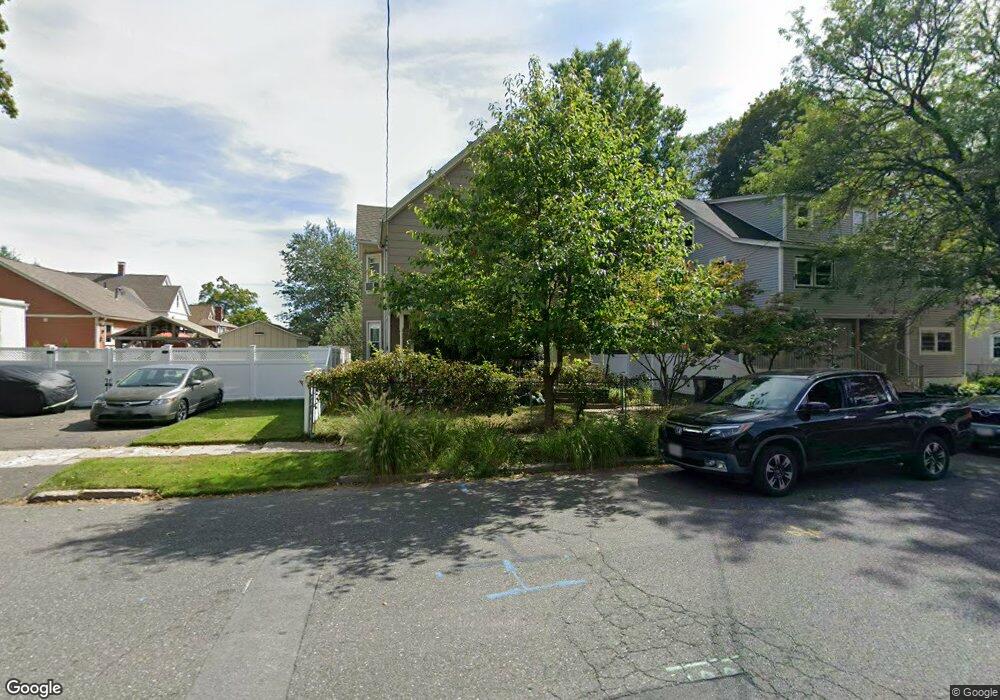 118 Sycamore St, Holyoke, MA 01040 - photo 1