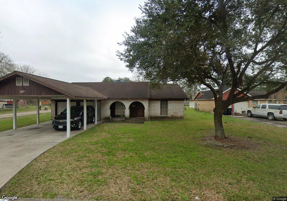 707 S Fairview Cir, Alvin, TX 77511 - photo 1