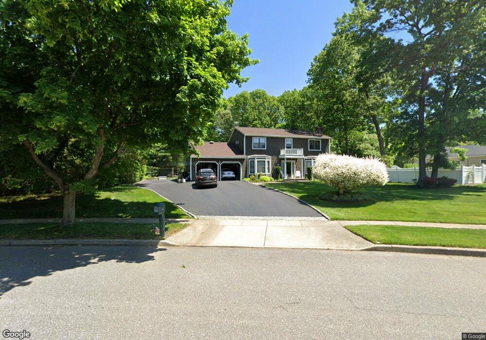 33 Gannet Dr, ComMacK, NY 11725 - photo 1