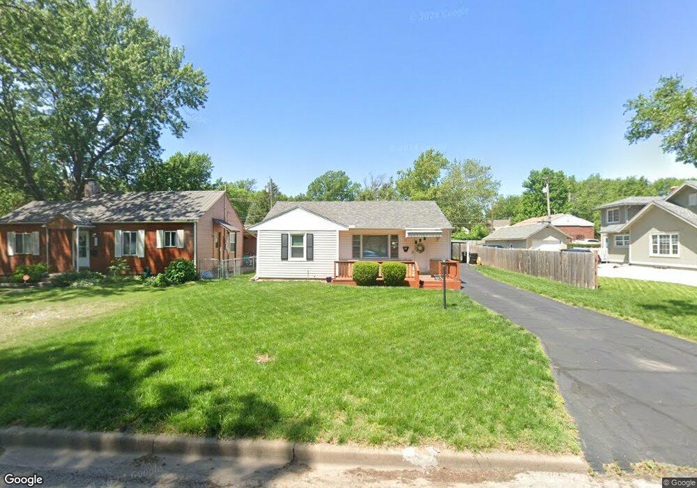 1015 SW Billard Ave, Topeka, KS 66604 - photo 1