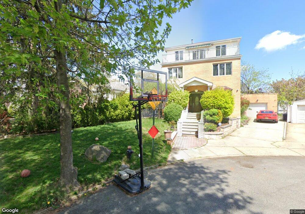 25903 62nd Ave, Little Neck, NY 11362 - photo 1