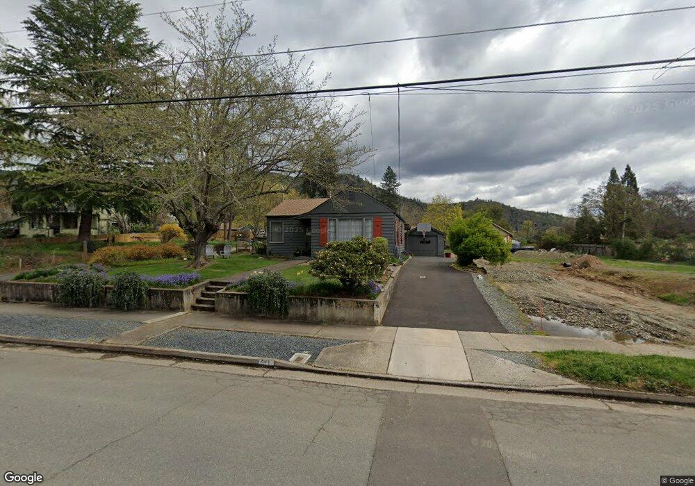 943 NE 9th St, Grants Pass, OR 97526 - photo 1