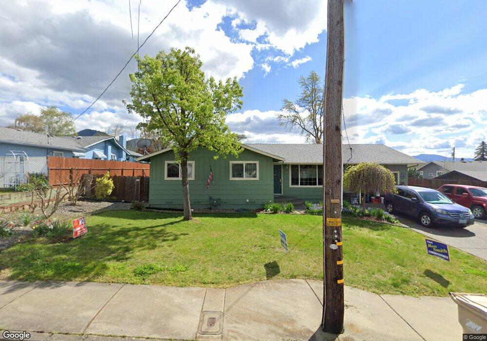 1427 NE A St, Grants Pass, OR 97526 - photo 1