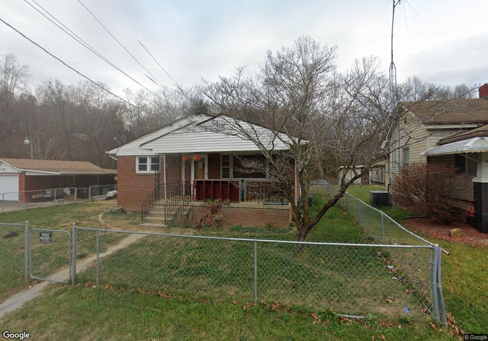 2206 Grafton St, Clifton Forge, VA 24422 - photo 1