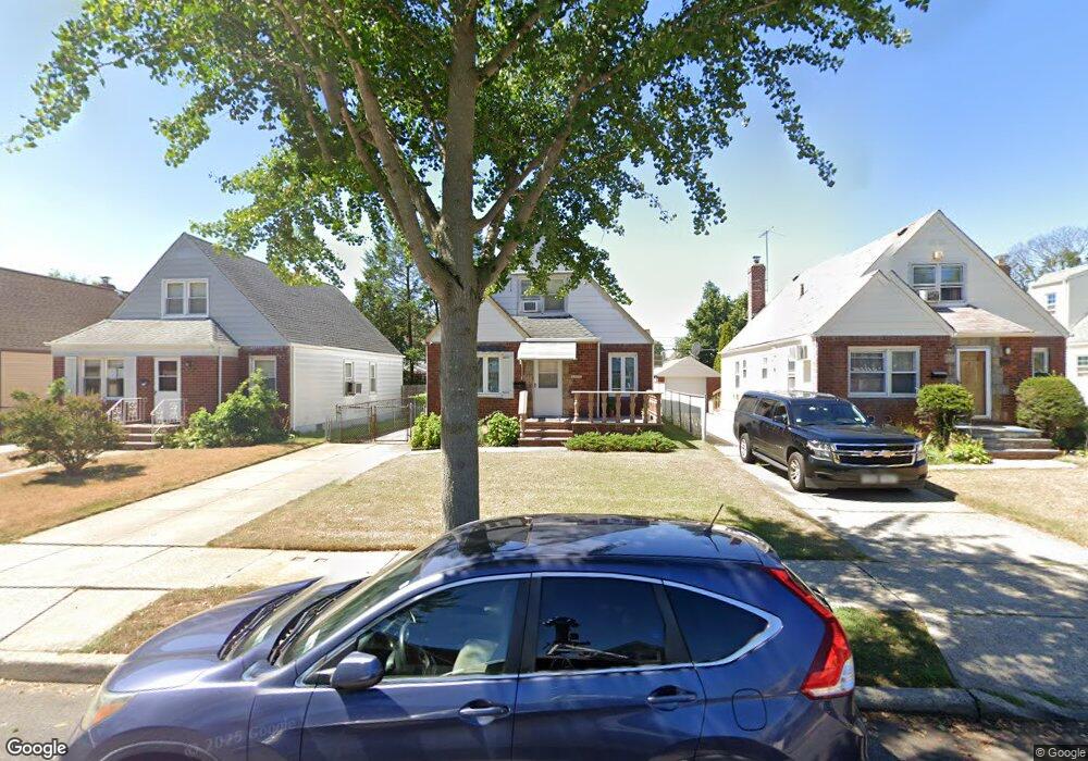 8248 266th St, Glen Oaks, NY 11004 - photo 1