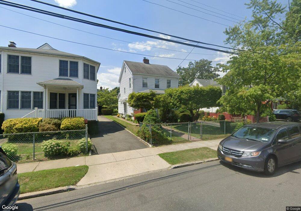 25 Dunwood Rd, Port Washington, NY 11050 - photo 1