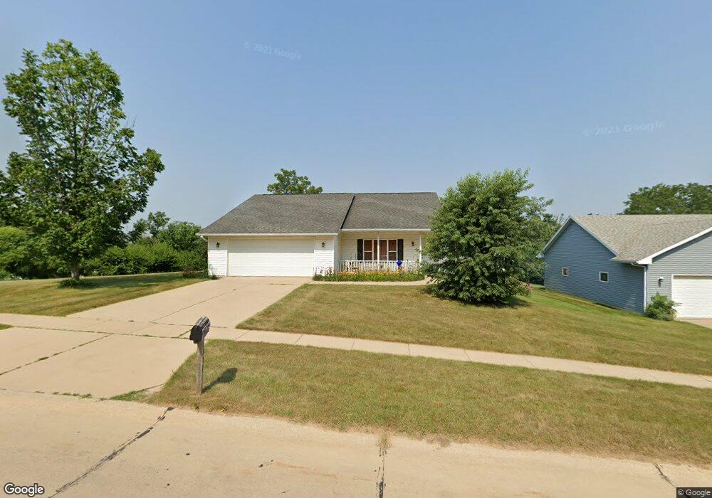1600 Greenlefe Dr NW, Cedar Rapids, IA 52405 - photo 1