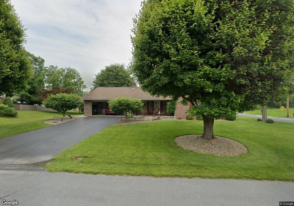 2711 Fillmore Dr, Chambersburg, PA 17201 - photo 1